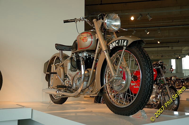 1951_BSA_Golden_Flash_02.jpg 273 KB