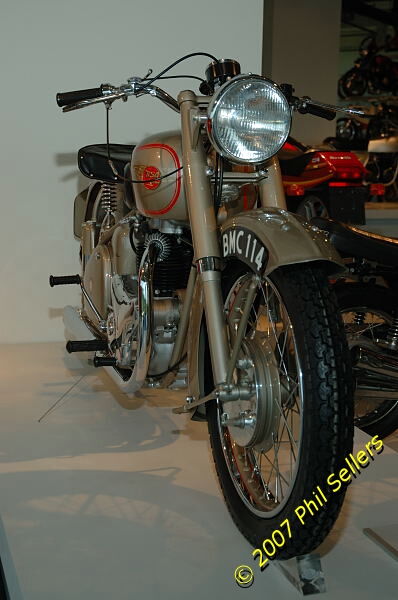 1951_BSA_Golden_Flash_06.jpg 137.4 KB