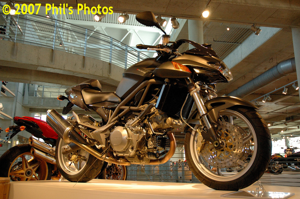 2005_cagiva_xtra-raptor_01.jpg 362.9 KB