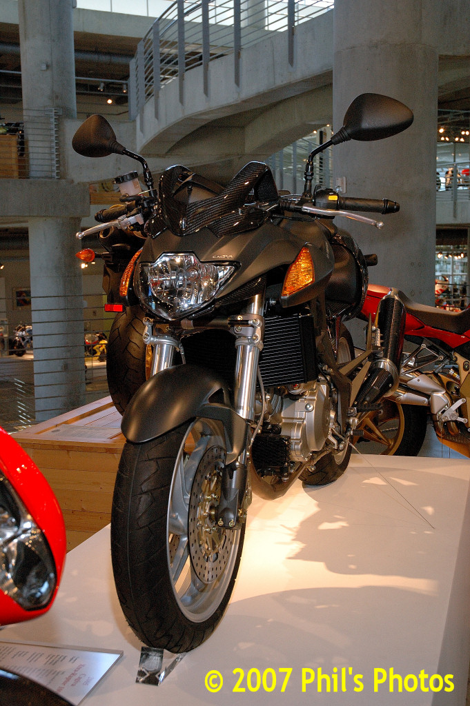2005_cagiva_xtra-raptor_04.jpg 293.1 KB